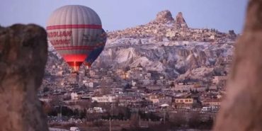 kulturel-mirasimiz-olan-bolgede-peribacalarinin-ortasina-betonarme-binalar-yapiliyor-kapadokya-yok-ediliyor-QOBEd23T.jpg