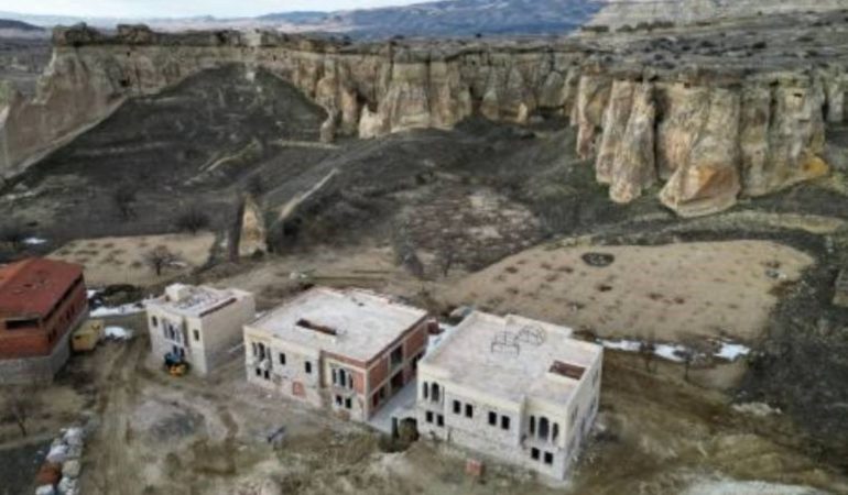 Kütlesel mirasımız olan bölgede, peribacalarının ortasına betonarme binalar yapılıyor: ‘Kapadokya yok ediliyor’