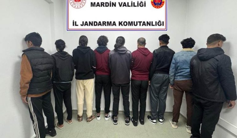 Mardin’de 8 düzensiz göçmen yakalandı, organizatör tutuklandı