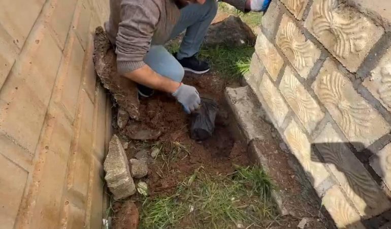Mardin’de mezarlığa gömülü uyuşturucu ele geçirildi