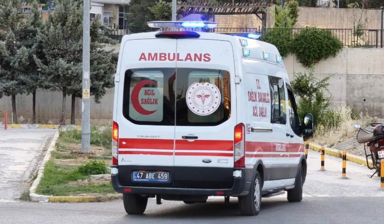 Mardin’de araçta mahsur kalan 4 yaşındaki çocuk hayatını kaybetti