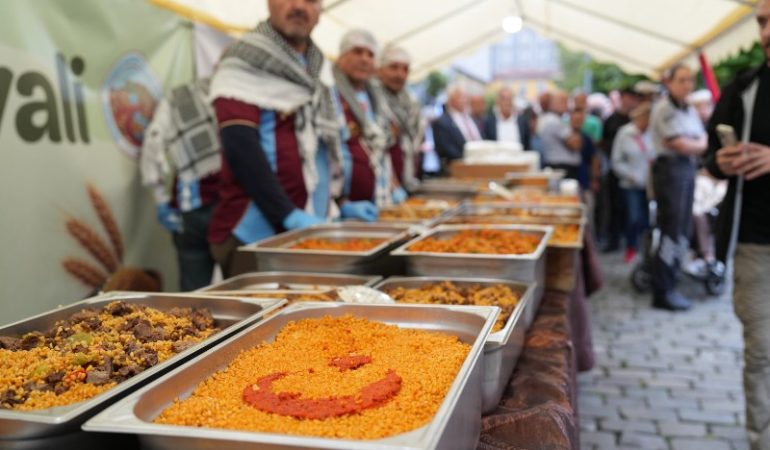 Mardin’in bulguru Trabzon’da kardeşlik sofrasında buluştu