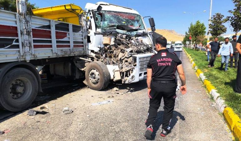 Mardin’de 4 aracın karıştığı zincirleme kaza: 2 yaralı